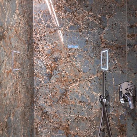 Hotel Cristal Сирмионе Екстериор снимка