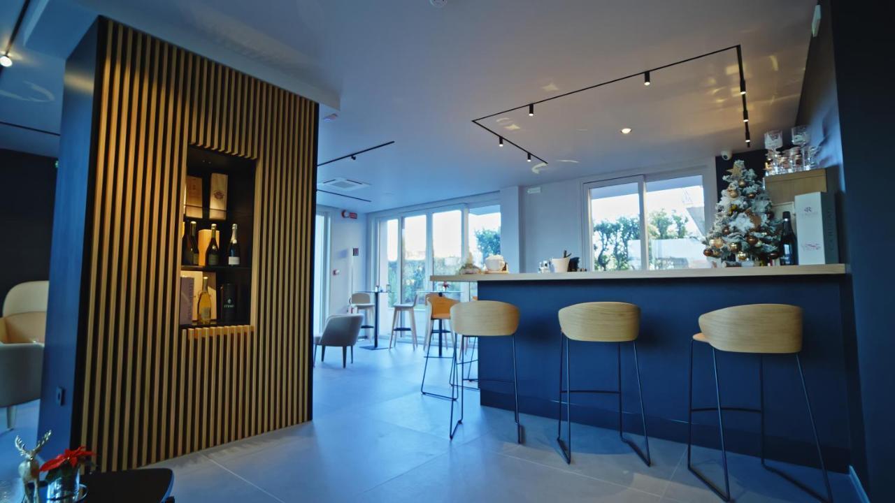 Hotel Cristal Сирмионе Екстериор снимка