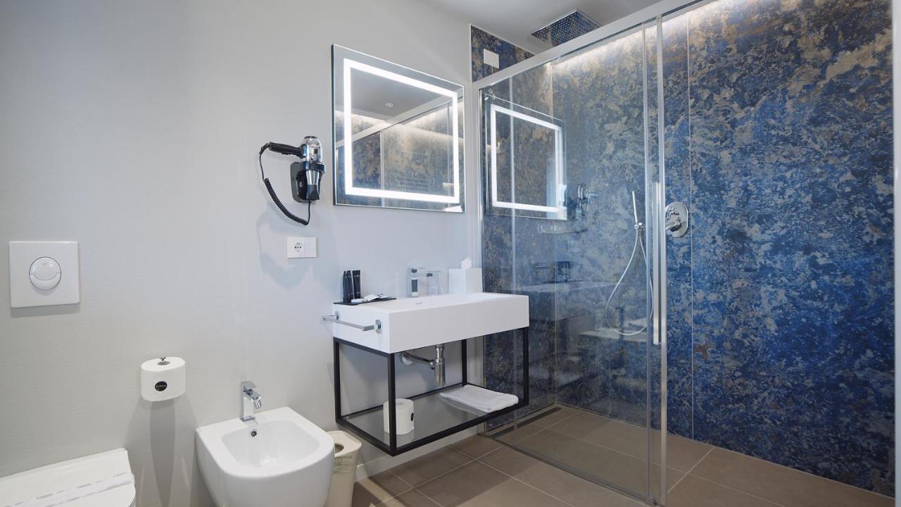 Hotel Cristal Сирмионе Екстериор снимка