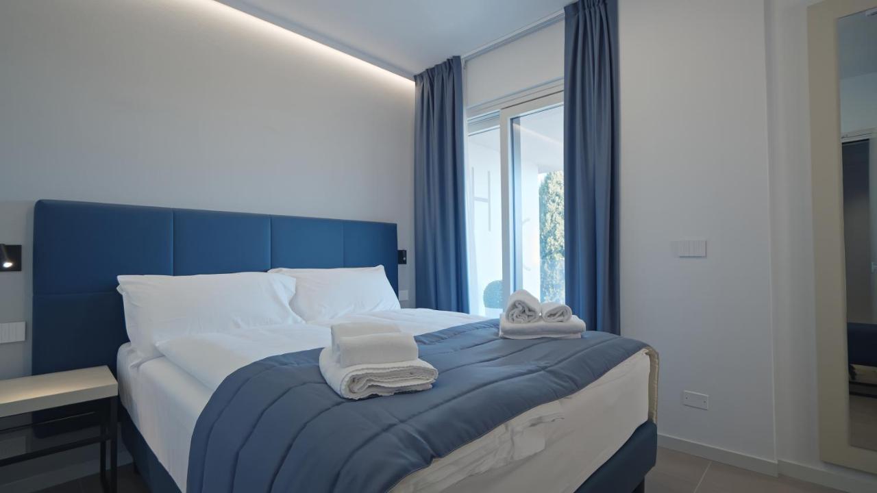 Hotel Cristal Сирмионе Екстериор снимка