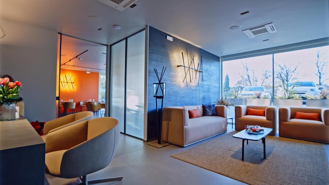 Hotel Cristal Сирмионе Екстериор снимка