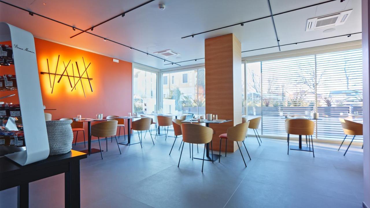 Hotel Cristal Сирмионе Екстериор снимка