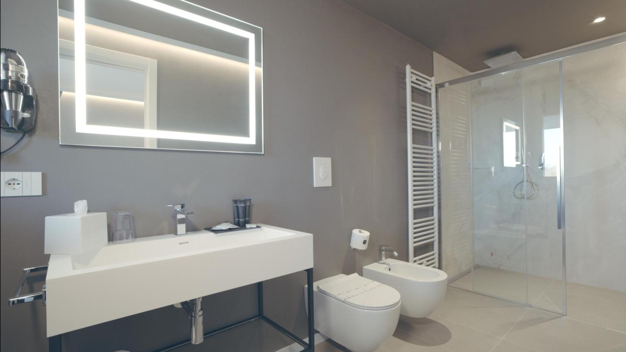 Hotel Cristal Сирмионе Екстериор снимка