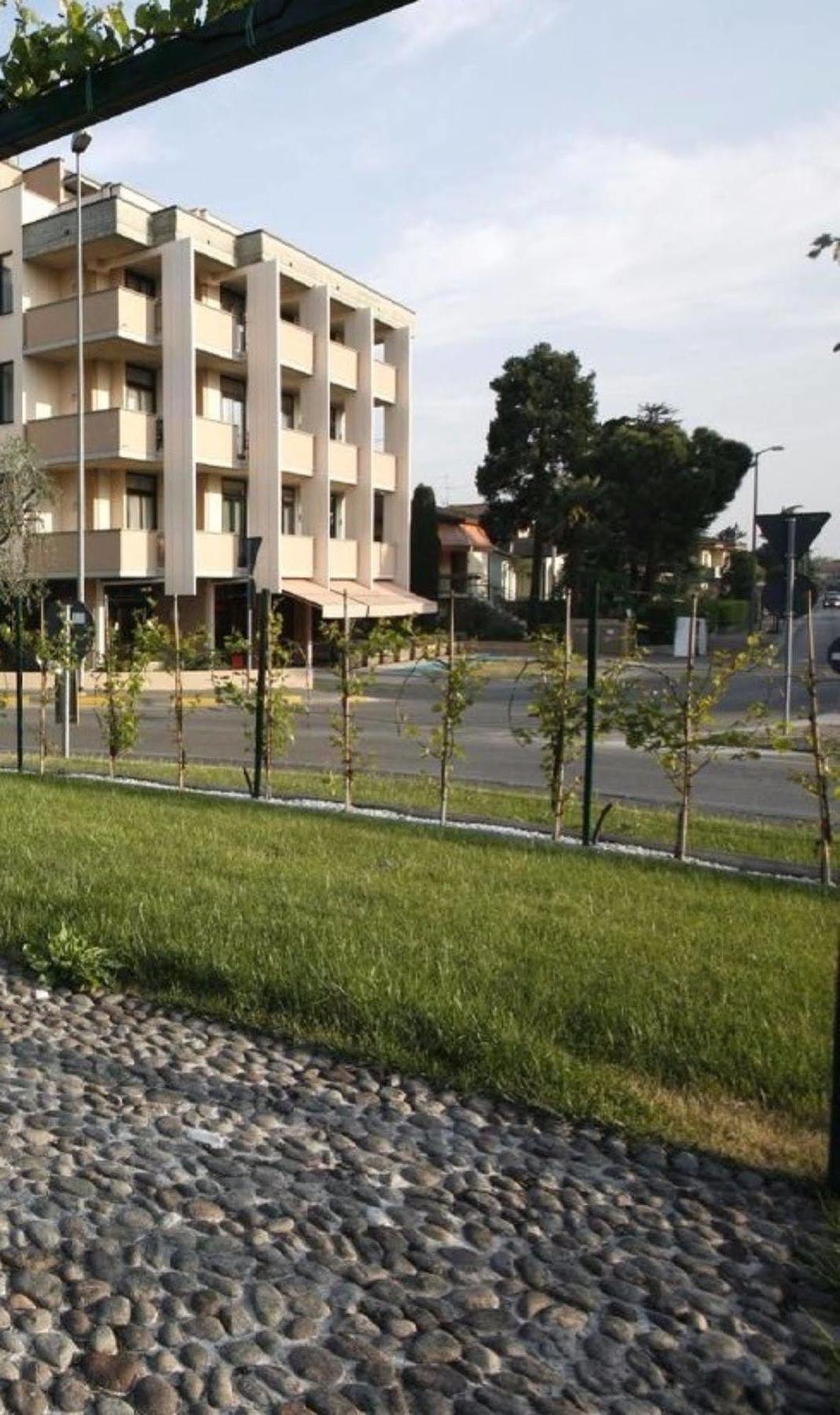 Hotel Cristal Сирмионе Екстериор снимка